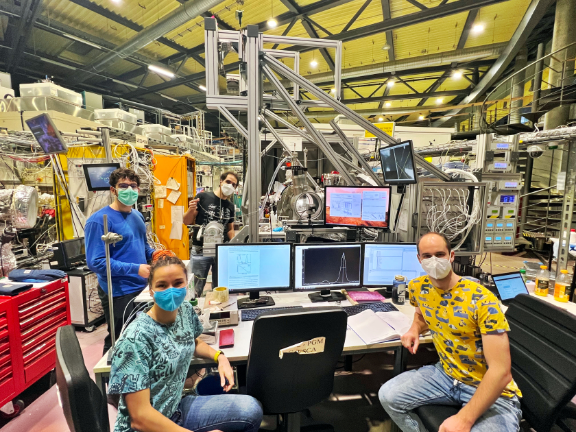 Beamtime at UE52-SGM - enlarged view