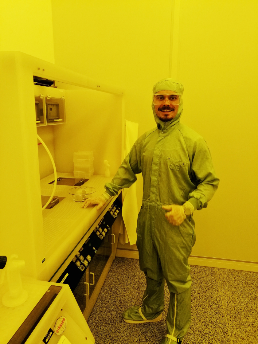 Dennis Hein in clean room at HZB - enlarged view