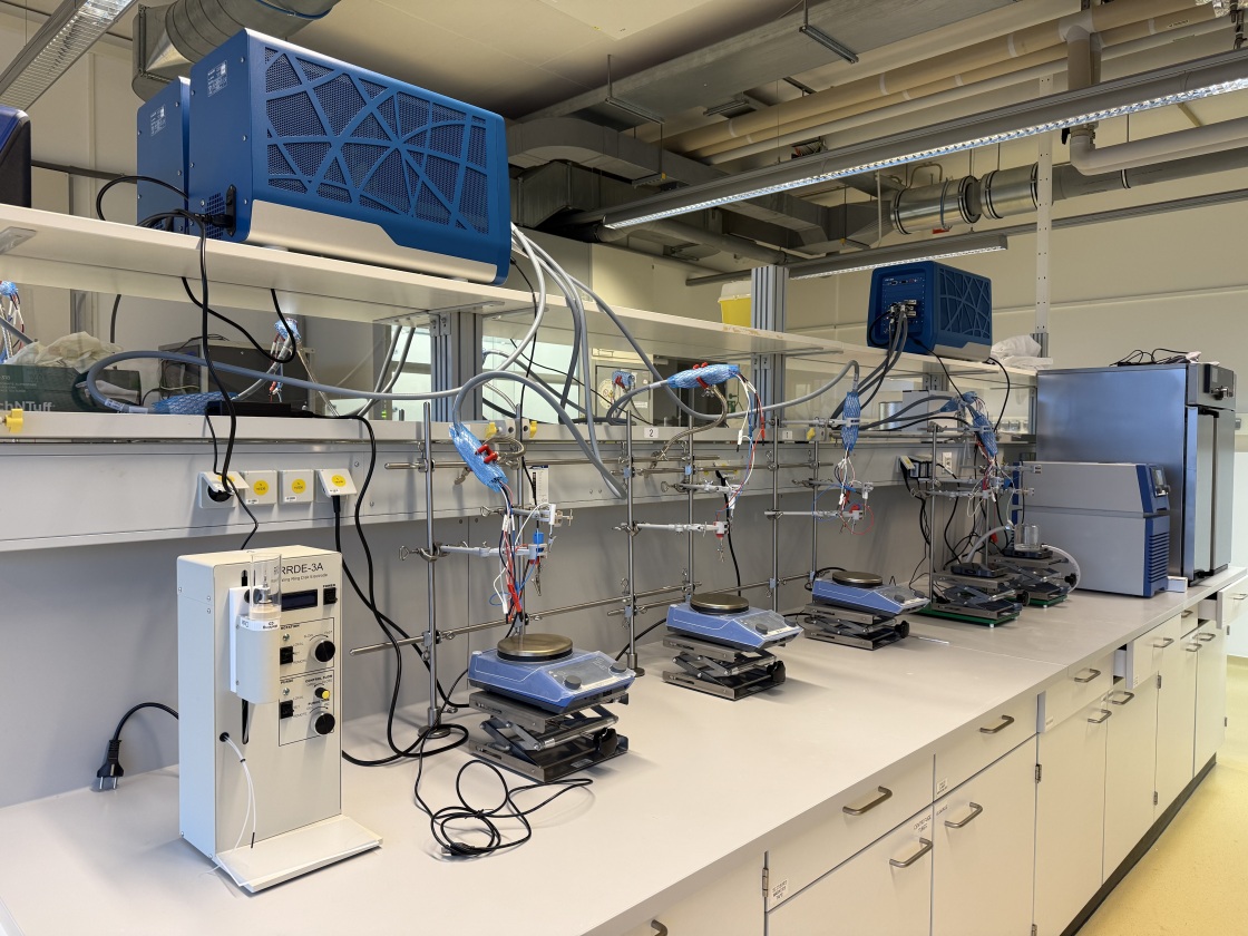 Electrochemical workstation  - enlarged view