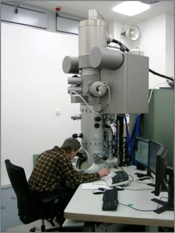 TEM Zeiss LIBRA 200FE - enlarged view