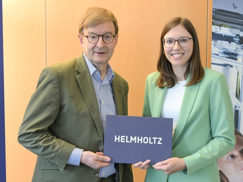 Hanna Trezniowski receives the Helmholtz prize 2025 - enlarged view