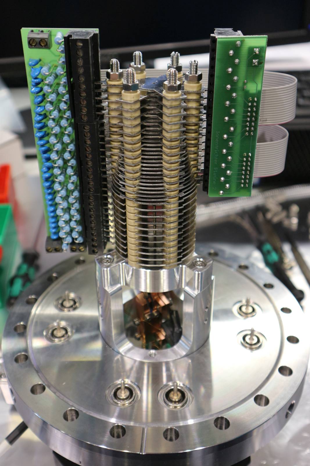 RF Ion Funnel - enlarged view