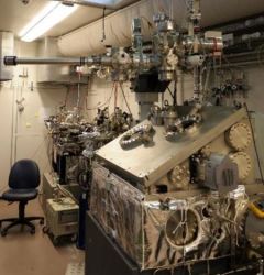 MAXYMUS (MAgnetic X-raY Microscope with UHV Spectroscopy)