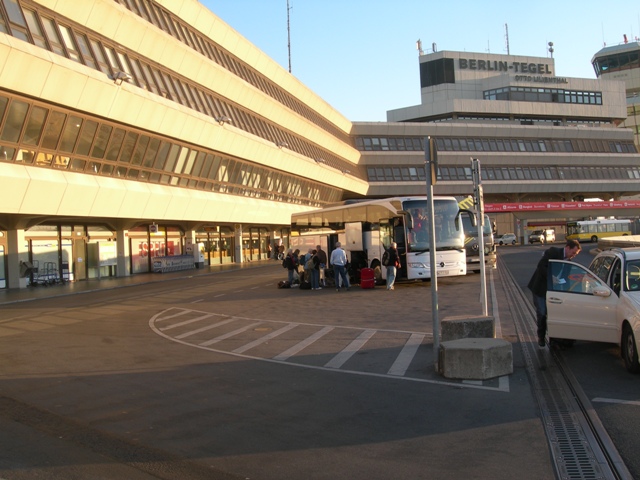 Shuttle bus at Tegel - enlarged view