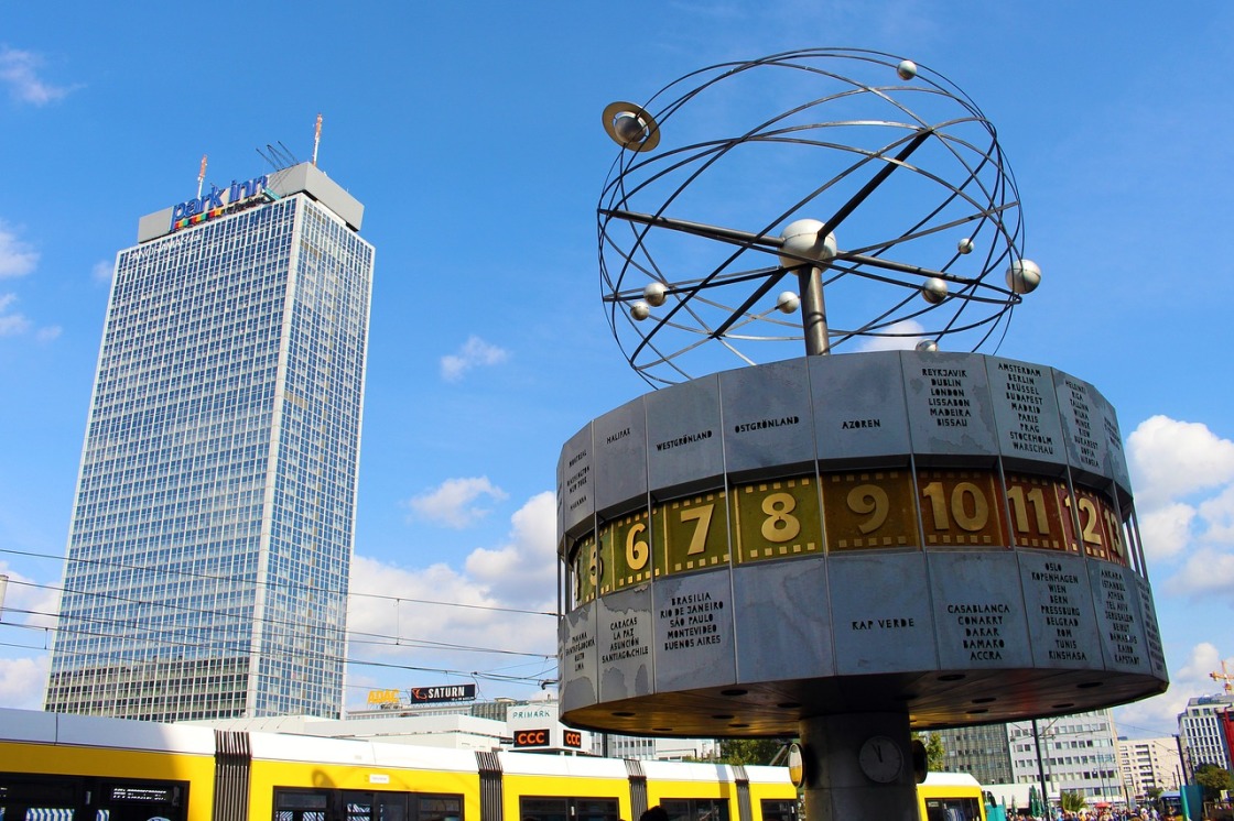 World clock Alexanderplatz - enlarged view