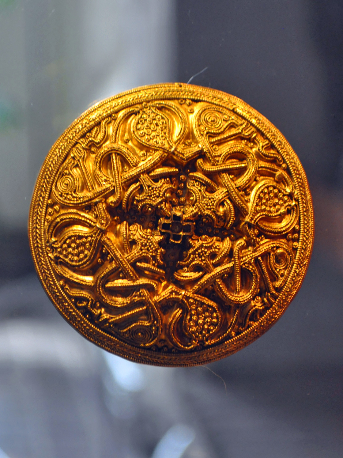 The picture shows jewellery from the Viking Age - enlarged view