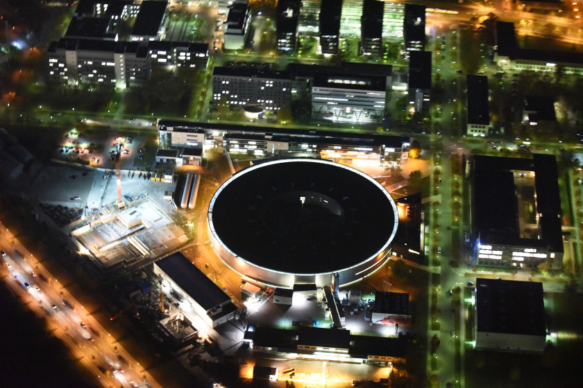 Luftbild BESSY II bei Nacht von euroluftbild.de/Robert Grahn - vergrößerte Ansicht
