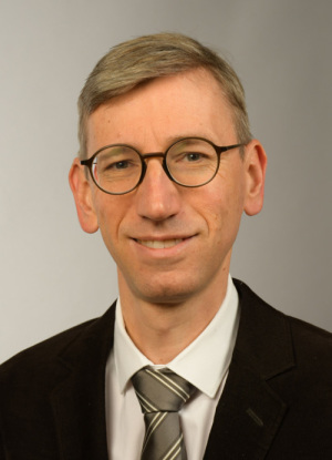 Dr. Florian Ruske