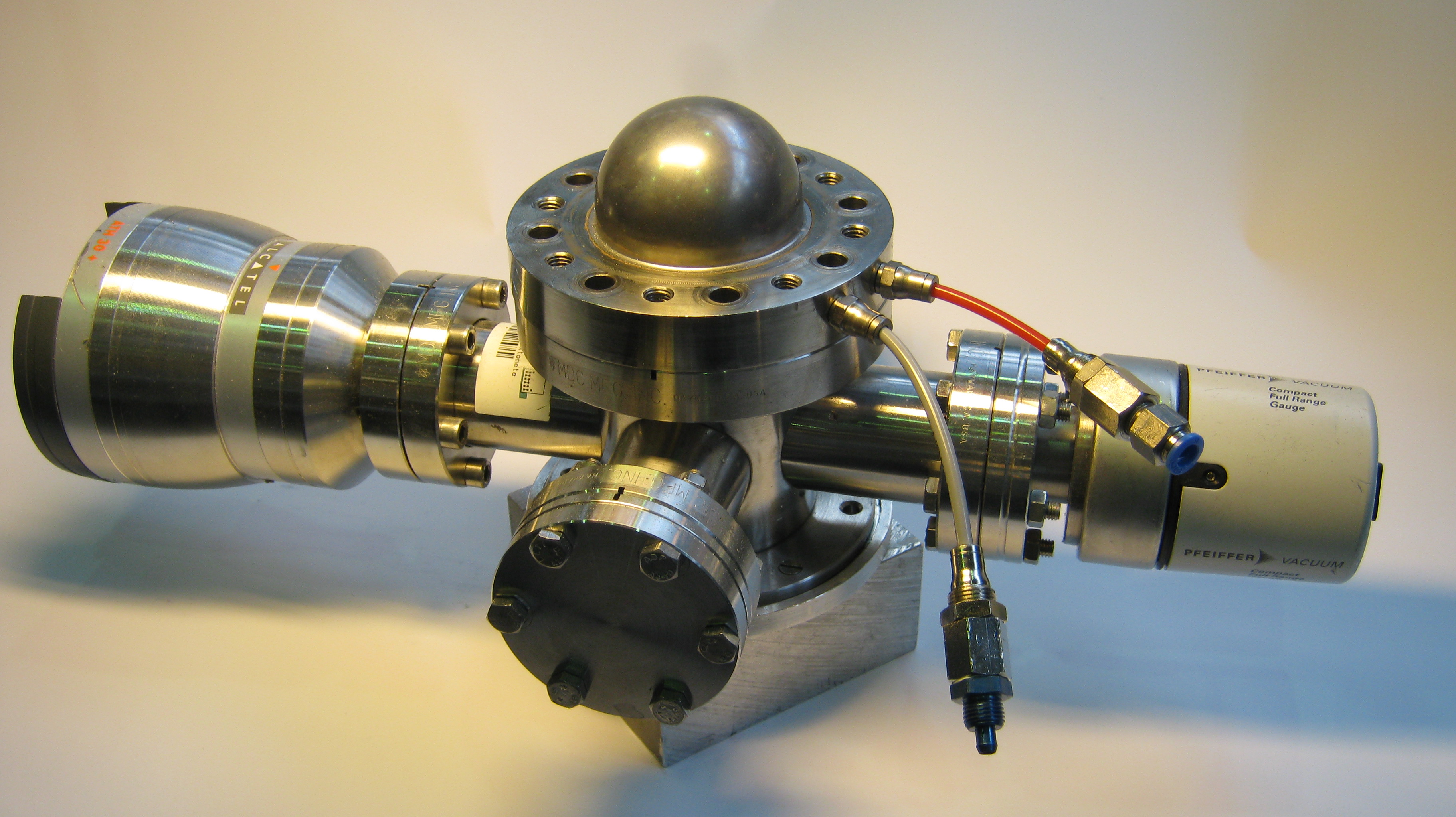High temperature vacuum furnace with Beryllium-dome