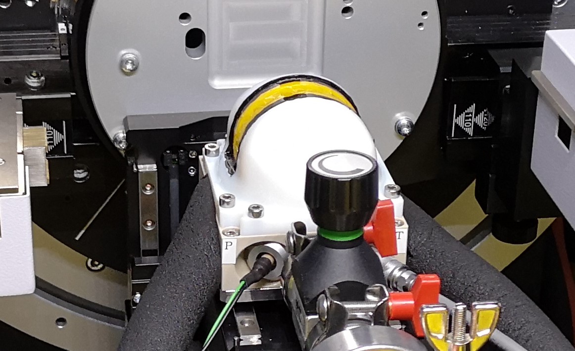 Peltier cellon goniometer of Bruker D8 diffractometer