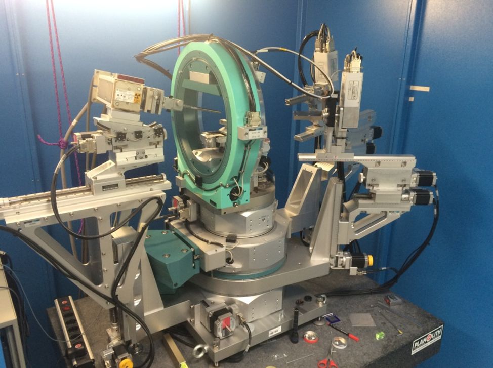 LEDDI 8-circle diffractometer