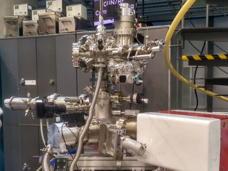 The GELEM-PEEM station in its waiting position close to the U125_PGM beamline.