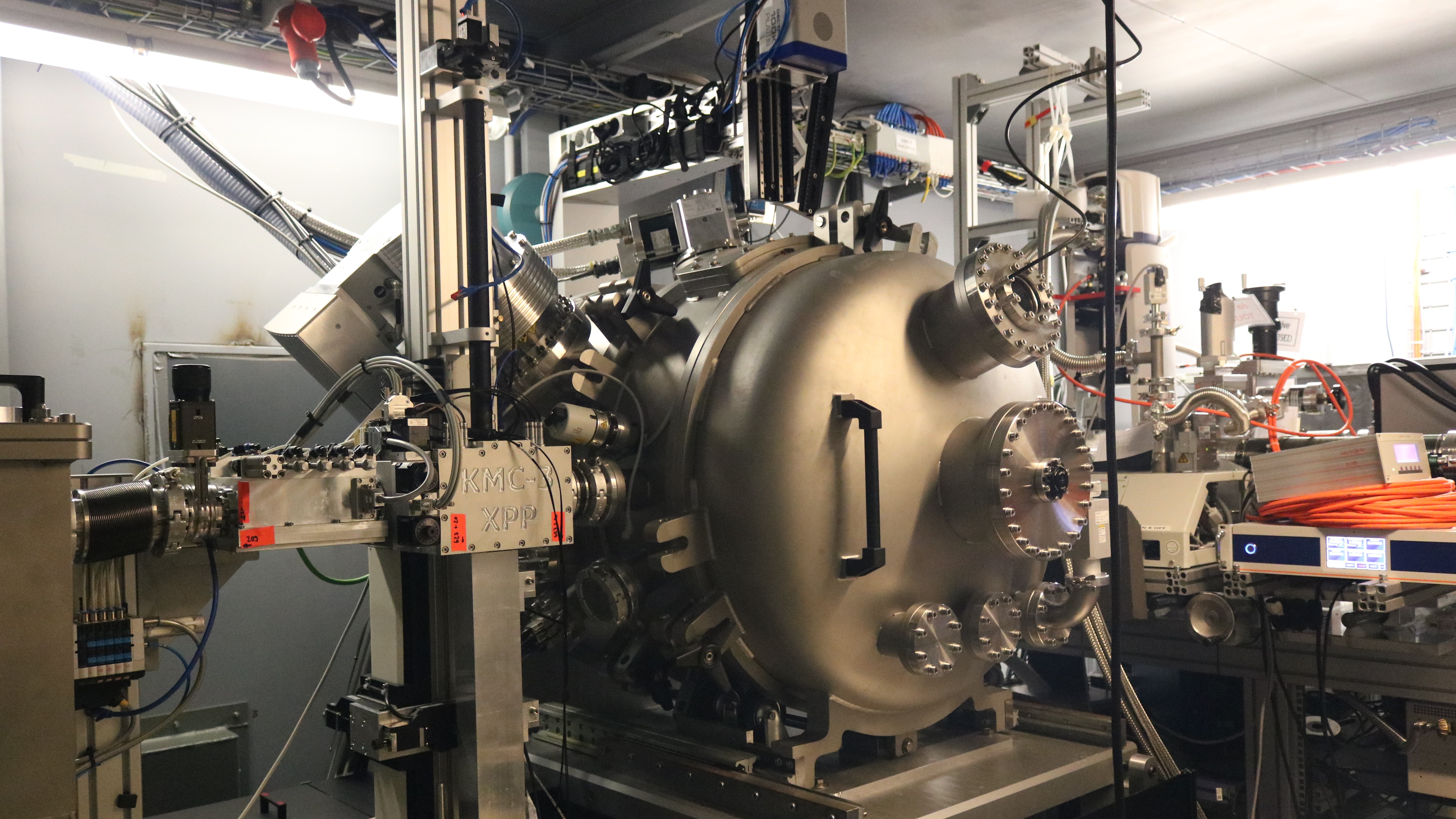 The X-ray Pump Probe (XPP) station at the KMC-3 beamline.