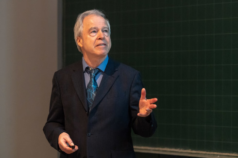 Godehard Wstefeld receives the Horst Klein Research Prize