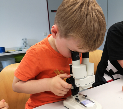 90 preschool children experiment in the school lab for the Day of the Little Researchers