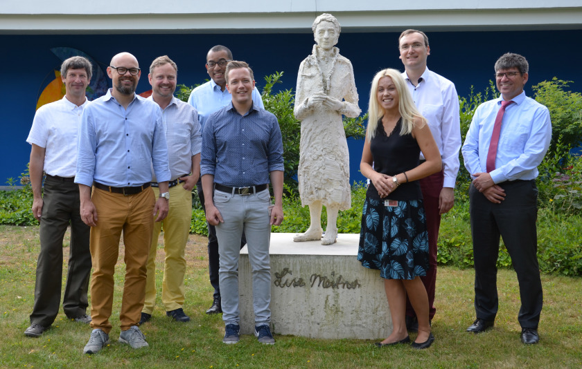 v.l.n.r.: Prof. Jan L&uuml;ning (HZB), Tobias Schulze (MdA), Dr. Christoph Schweer (Referent), Robert Schaddach (MdA), Sebastian Schl&uuml;sselburg (MdA), Milena Katsch (Referentin), Stefan F&ouml;rster (MdA), Prof. Dr. Bernd Rech (HZB)