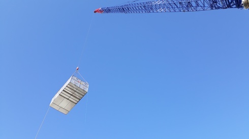 For the admirative observers it goes almost too fast. The cooling tower flies...