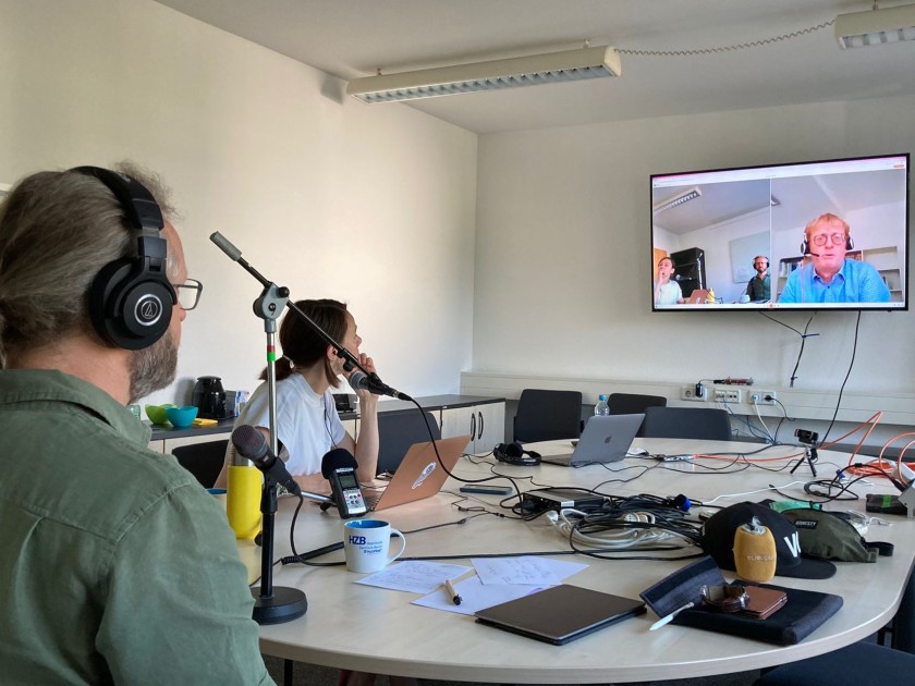 Im Gespr&auml;ch &uuml;ber Klimawandel und Photovoltaik und Begr&uuml;nung in der Stadt (v.l.n.r.) Dr. Bj&ouml;rn Rau, Nancy Fischer und Dipl. Ing. Jens Hasse.&nbsp;