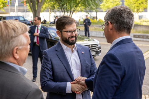 Chilenischer Prsident zu Besuch am Helmholtz-Zentrum Berlin