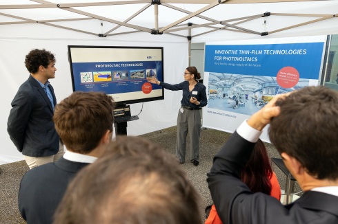 Im letzten Zelt entdecken die G&auml;ste Solarzellen der n&auml;chsten Generation.