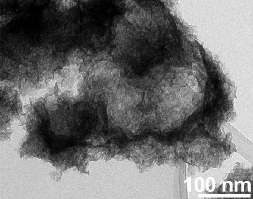 Die Untersuchung unter dem Transmissionselektronenmikroskop von Ba<sub>8</sub>Ni<sub>6</sub>Ge<sub>40</sub> nach 24 Stunden als OER Katalysator zeigt, dass sich das Material in ein schwammartiges Nickel-Netzwerk umgewandelt hat.&nbsp; Die Elementaranalyse enth&uuml;llt, dass nahezu alle Germanium- und Barium-Atome dabei ausgewaschen wurden.<sub><br></sub>