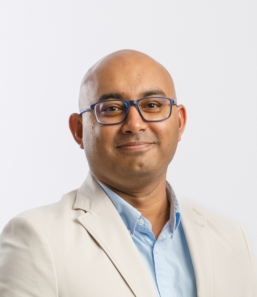 Der s&uuml;dafrikanische Chemiker Denzil Moodley ist der erste Industrial Research Fellow am HZB. Er ist federf&uuml;hrend am Projekt CARE-O-SENE beteiligt. Der Weg zu einem effizienten Katalysator f&uuml;r einen nachhaltigen Flugzeug-Treibstoff soll durch das Fellowship-Programm weiter beschleunigt werden.