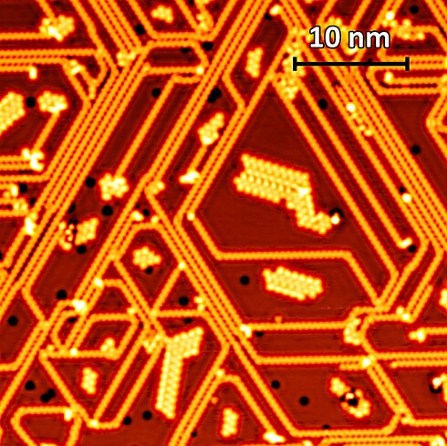 BESSY II: Phosphorous chains  a 1D material with 1D electronic properties