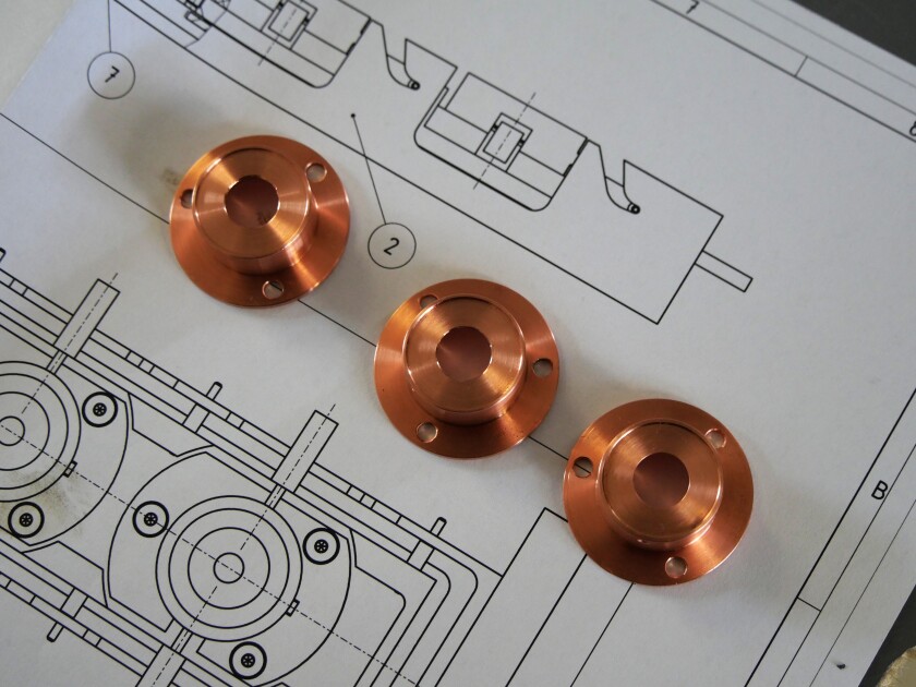 Eine komplexe Baugruppe ist der Probenhalter f&uuml;r Knopfzellen-Batterien.&nbsp;