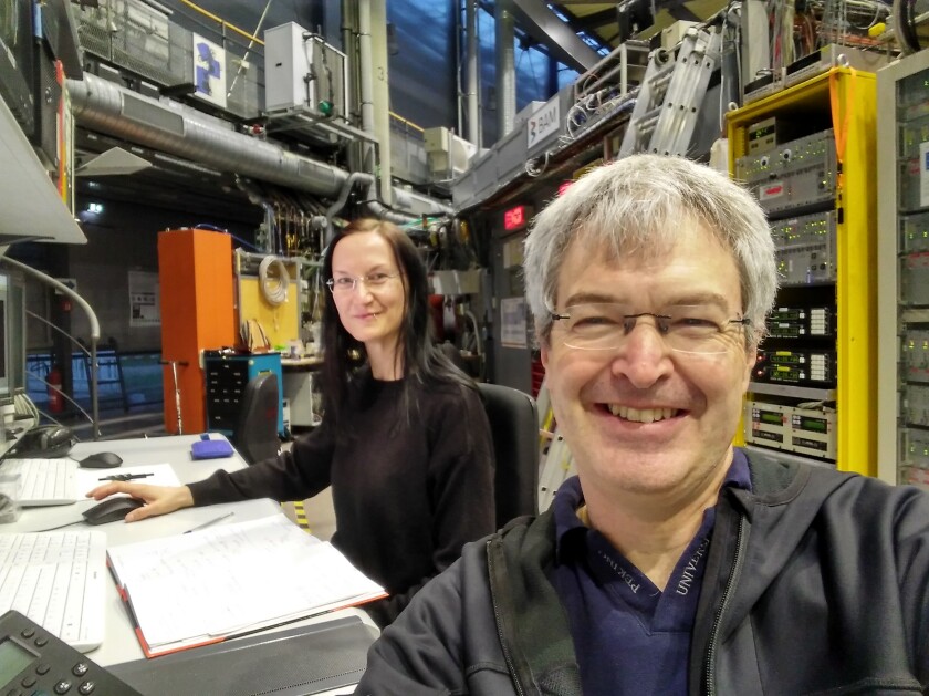Paul Zaslansky at the BAMline beamline at BESSY II. In the background is Dr. Katrein Sauer.&nbsp;
