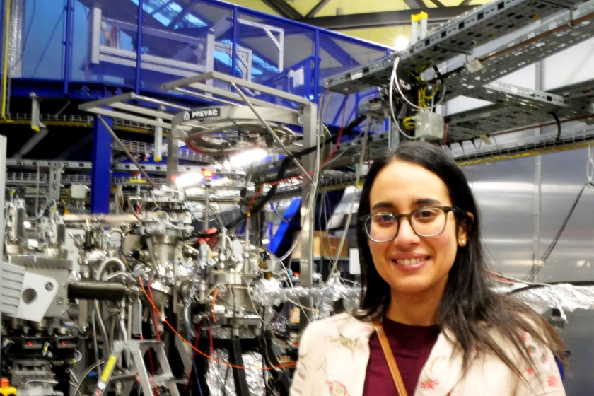 Dr. Hebatalla Elnaggar baut am HZB eine Helmholtz-Forschungsgruppe auf. Sie wird an BESSY II so genannte Magnonen in magnetischen Perowskit-D&uuml;nnschichten erforschen. Damit will sie Grundlagen f&uuml;r eine neue, extrem energieeffiziente Informationstechnologie schaffen.&nbsp;&nbsp;