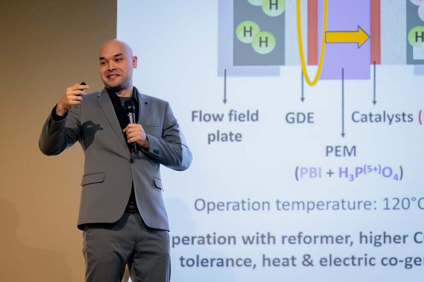 Enggar Pramanto Wibowo w&auml;hrend seiner Pr&auml;sentation.