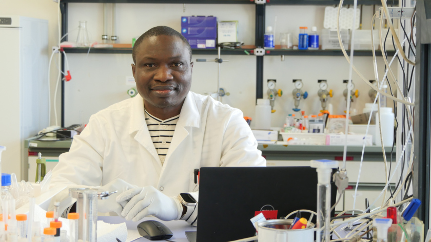 Kayode Adesina Adegoke is a renowned chemist from Ladoke Akintola University of Technology, Ogbomoso, Nigeria. He is collaborating with Matthew Mayer to investigate the degradation of electrocatalysts during electrochemical CO₂ reduction. The Alexander von Humboldt Fellowship enables him to stay at Helmholtz Zentrum Berlin up to 24 months.