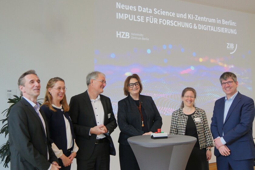 Bei der Auftaktveranstaltung zum Aufbau eines neues Rechenzentrums - von links nach rechts: Prof. Sebastian Pokutta (Vizepr&auml;sident ZIB), Dr. Kathrin Rost (Leiterin Administation ZIB), Prof. Christof Sch&uuml;tte (Pr&auml;sident ZIB), Dr. Ina Cyborra (Senatorin), Saskia Vormfelde (Kaufm&auml;nnische Gesch&auml;ftsf&uuml;hrerin HZB), Prof. Bernd Rech (Wissenschaftlicher Gesch&auml;ftsf&uuml;hrer HZB).