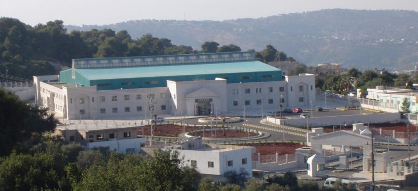 &Auml;gypten, Bahrain, Iran, Israel, Jordanien, Pakistan, Pal&auml;stina, die T&uuml;rkei und Zypern kooperieren &ndash; in der Wissenschaft. Gemeinsam haben sie, mit Unterst&uuml;tzung aus Europa und der UNESCO, in Jordanien die Synchrotronlichtquelle SESAME im Nahen Osten aufgebaut.