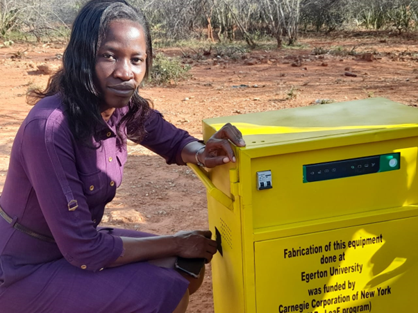Tabitha Awuor Amollo von der Egerton University in Nairobi hat ein solarbetriebenes K&uuml;hlsystem entwickelt, das in l&auml;ndlichen Gesundheitszentren eingesetzt werden kann. Daf&uuml;r wurde sie mit dem &bdquo;2026 Organization for Women in Science for the Developing World (OWSD)&ndash;Elsevier Foundation Award&ldquo; ausgezeichnet.&nbsp;
