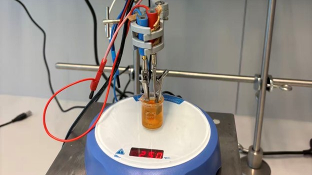 <p class="MsoCaption" align="center">Electrophoresis deposition of catalysts powder.
