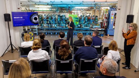 Renske M. van der Veen, wissenschaftliche Projektleiterin von BESSY III gab einen inspirierenden Ausblick auf die vielf&auml;ltigen M&ouml;glichkeiten, die sich mit BESSY III f&uuml;r Berlin und Deutschland er&ouml;ffnen.
