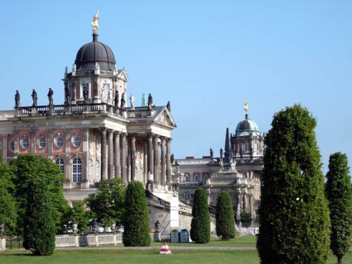 Ein Teil des Geb&auml;udekomplexes der Universit&auml;t Potsdam<br>am Neuen Palais<br>Foto: Wikipedia