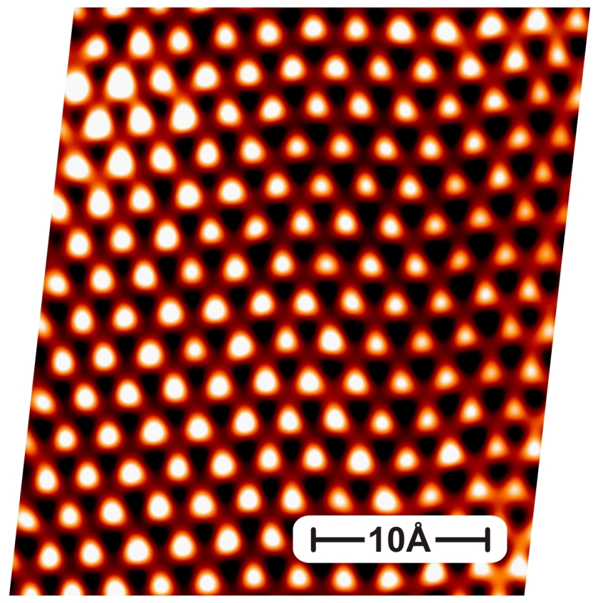 In einer Graphen-Schicht auf Nickel wird jedes zweite <br />Kohlenstoff-Atom stark an ein darunterliegendes <br />Nickel-Atom gebunden, whrend das jeweils<br /> benachbarte C-Atom nicht auf einem Nickel-Atom sitzt.<br /> Diese Anordnung fhrt zu einer regelmigen Verzerrung <br />der Bienenwaben-Struktur, die eine freie Graphenschicht <br /> zeigen wrde. 