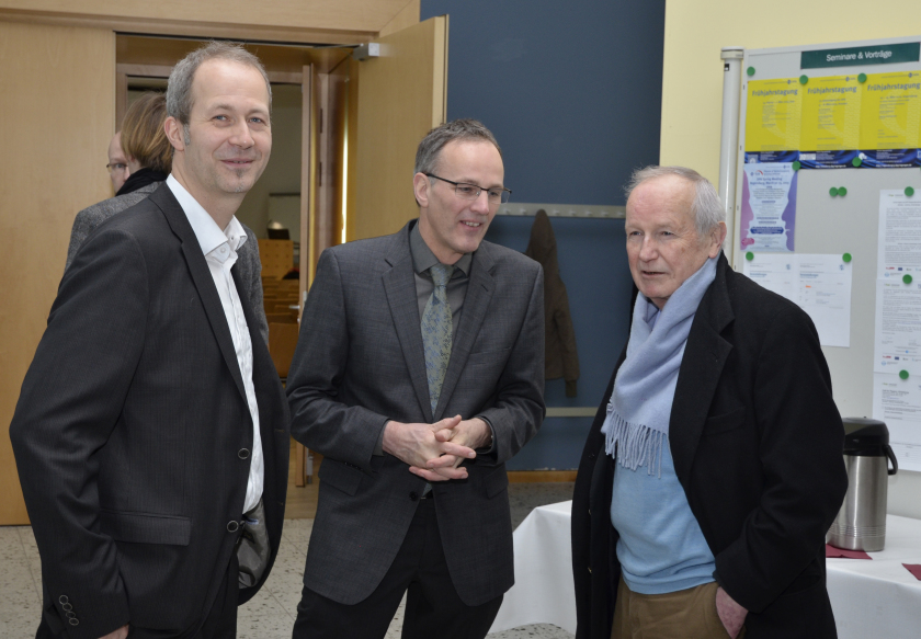 Uwe M&uuml;ller (HZB), Gerd Illing (4ii Consulting) und Wolfram Saenger (FU-Berlin) im Gespr&auml;ch.