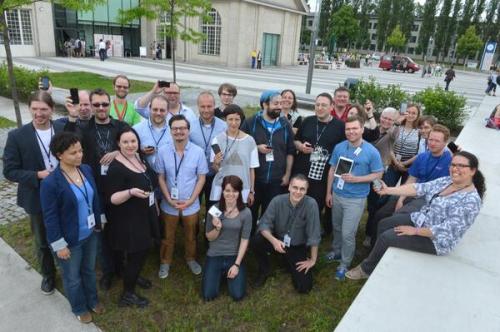 Die Lange Nacht der Wissenschaften erreicht die Internetgemeinde: Die #ScienceTweetup Teilnehmer schauten sich in Forschungszentren um und twitterten. Foto: @klugestenacht <a href="https://pic.twitter.com/9EBKA7A8iE" class="extern">pic.twitter.com/9EBKA7A8iE</a>
