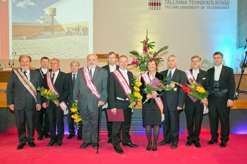 Prof. Hans-Werner Schock (3.v.l.) bei der Verleihung der Ehren-Doktorwrde an der University  of Tallinn.
