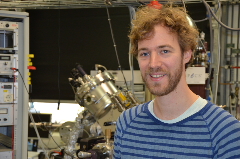 Dr. Sebastian Br&uuml;ckner untersuchte Silizium- und Germaniumsubstrate f&uuml;r Hochleistungssolarzellen. Foto: HZB / Silvia Zerbe