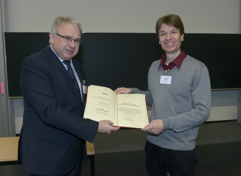 <p class="bodytext">Prof. Dr. Roland Winter von der ADUC &uuml;bergab die Auszeichnung an Dr. Sebastian Seiffert. Foto: GDCh</p>
<p>