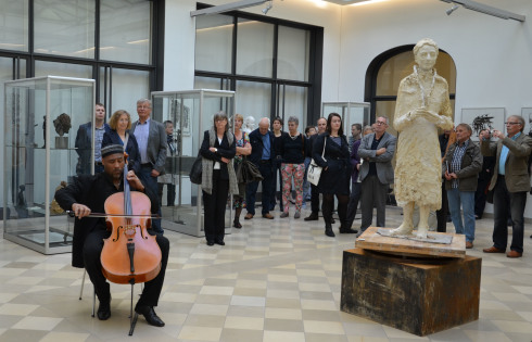 Modelle und mehr. Eine Ausstellung mit Werken von Anna Franziska Schwarzbach, Preistrgerin des Kunstwettbewerbes zum Lise-Meitner-Denkmal 