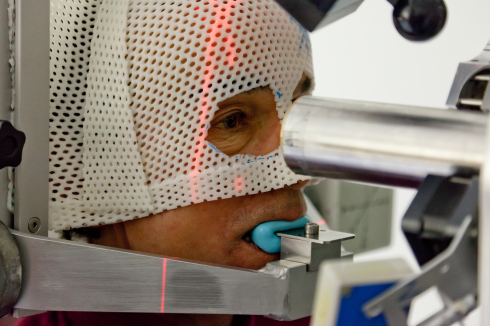 2500 Augentumor-Patienten von der Charit mit Protonen am Helmholtz-Zentrum Berlin bestrahlt