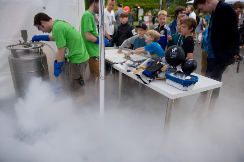 1.300 Besucher bei der Langen Nacht der Wissenschaften am Helmholtz-Zentrum Berlin in Wannsee