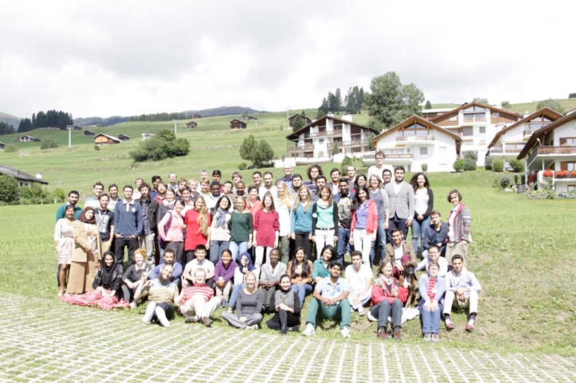 Gruppenbild vor tollen Bergen. 