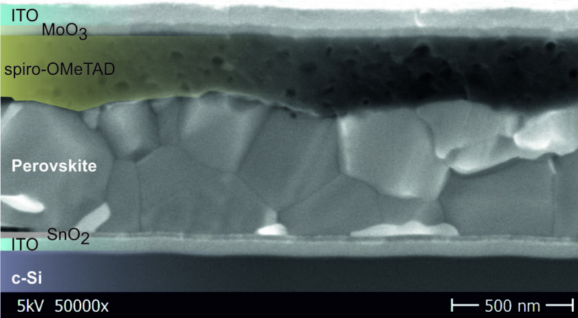 A cross section through the tandem cell is shown by this SEM-image. 