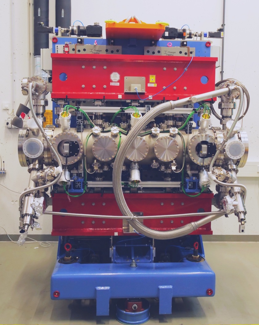 Ansicht des Undulators CPMU17: Die Magnetstrukturen sind in einer Vakuumkammer verborgen. 